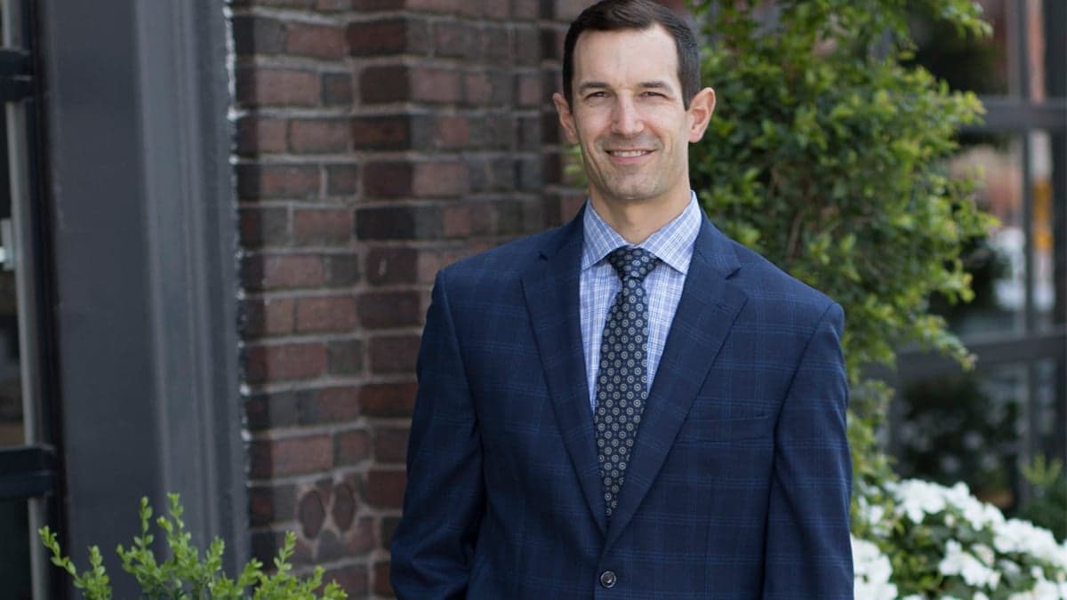 Negotiating your physician contract can be tricky. Learn what’s negotiable and what’s not when creating a deal with recruiters.