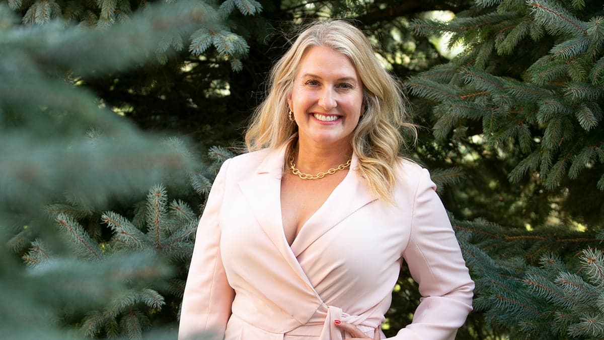Sasha Shillcutt and others share physician burnout solutions with health care providers and their employers